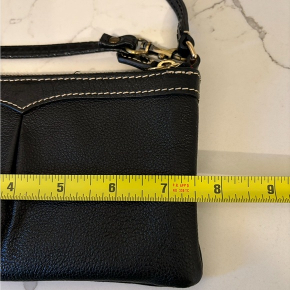 Dooney & Bourke Black Calf Leather Convertible Pleated Wristlet  Two Way Strap - Picture 9 of 15